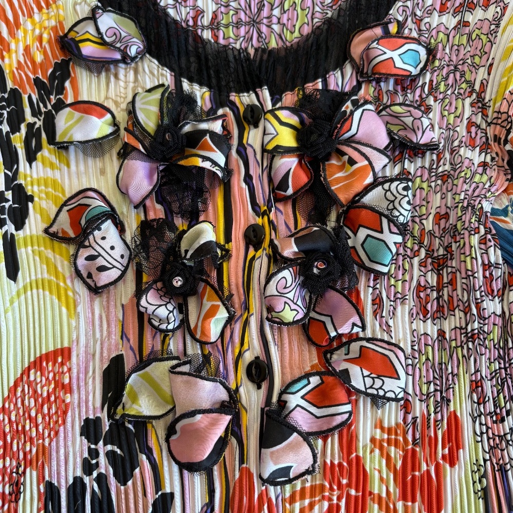 Alberto Makali‎ Y2K Pleated Floral Blouse Ruffle Neck Applique Art to Wear Sz L - Picture 6 of 8
